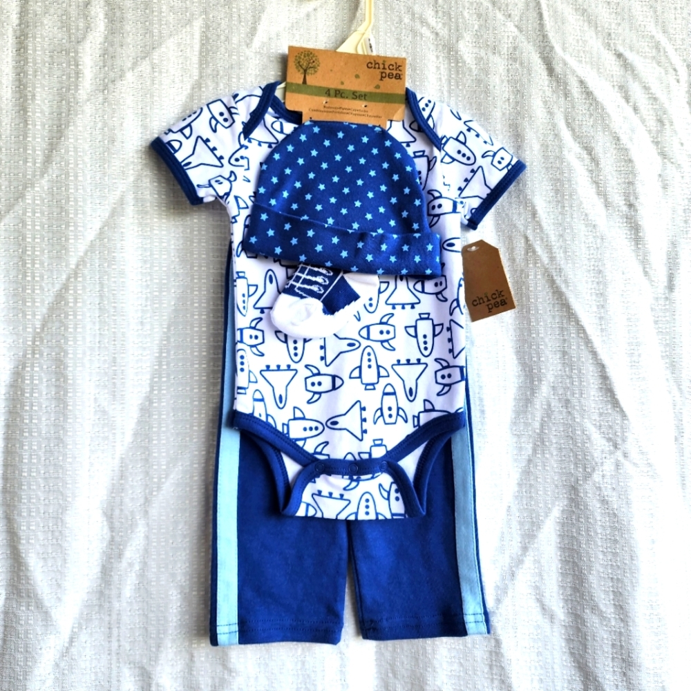 NWT  4 PIECE BOYS SET OF ROCKETS & STARS DESIGN BY CHICK PEA ~ SIZE  3-6 MTHS